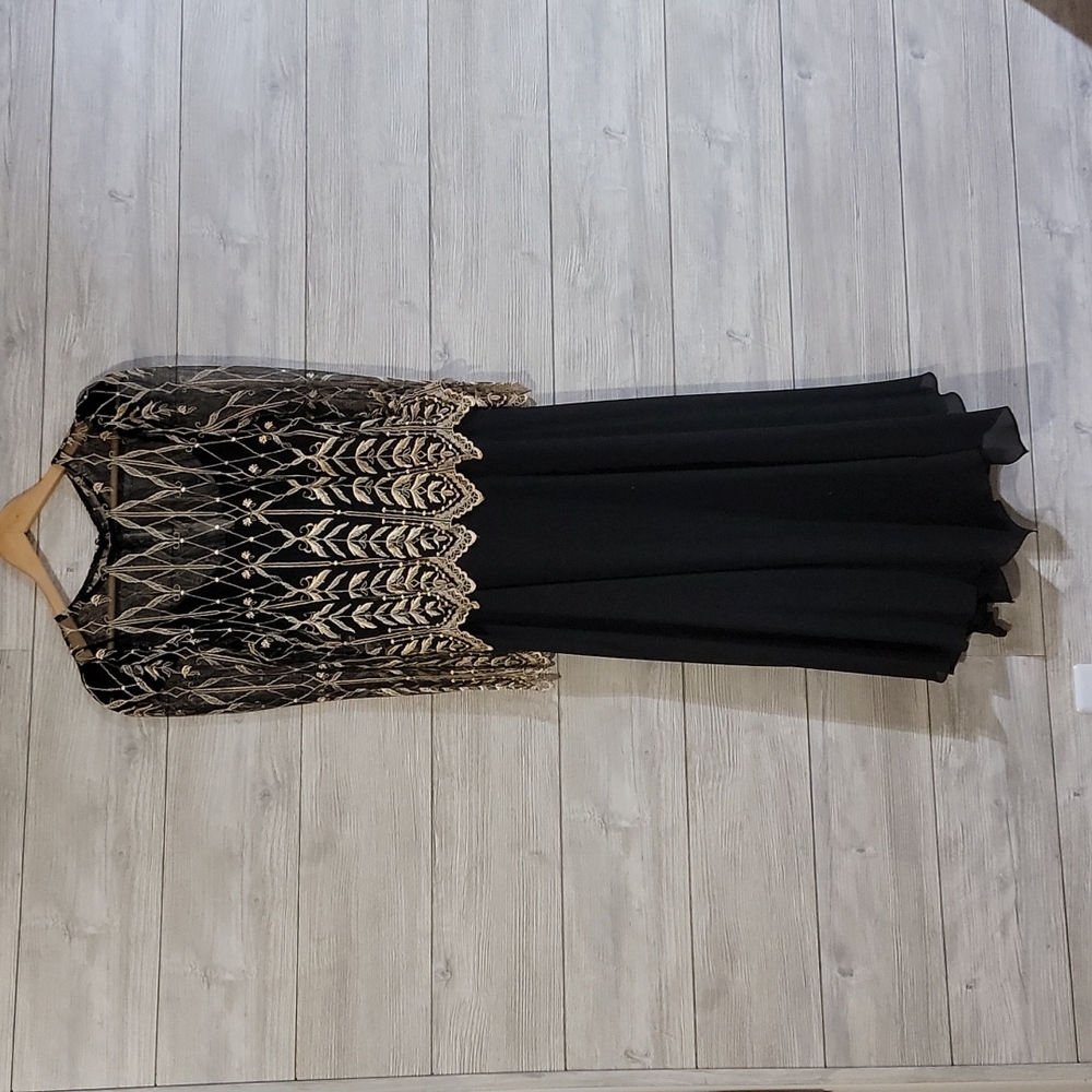 Vintage Cachet Size 9/10 Black and gold dress